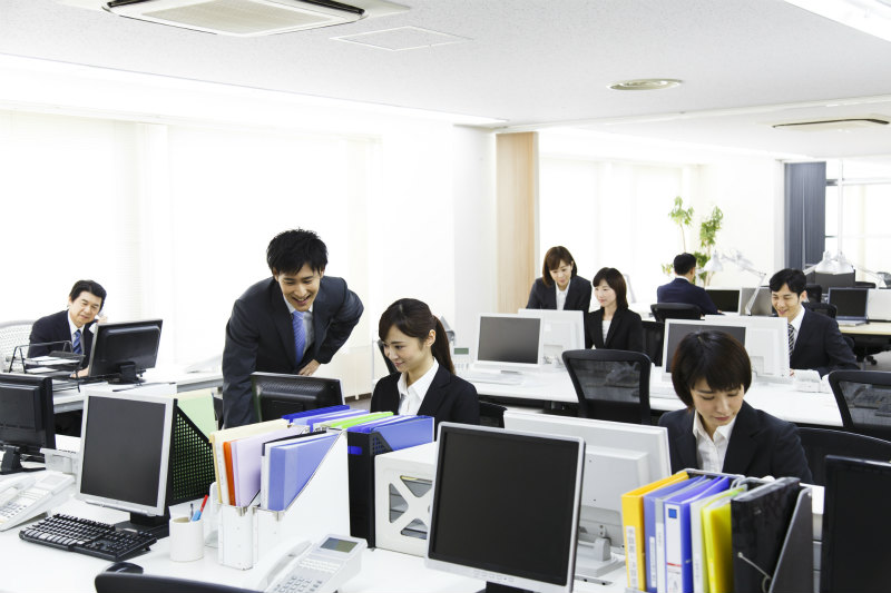 社内の仕事風景