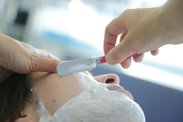 IN THE BARBER (インザバーバー)のひげ剃り